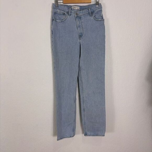 Abercrombie & Fitch Light Wash The 90's Ultra High Rise Straight Leg Jeans - Picture 1 of 8